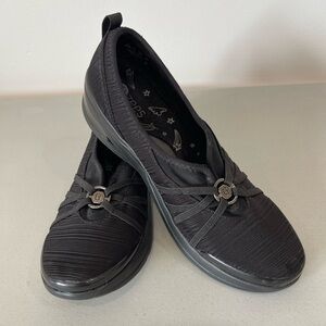 Bzees Slip on Rosie shoe in a women's size 9.5 work comfort walking career